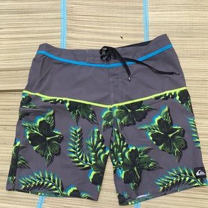 Quiksilver Men's Shorts Gray Floral Print Size 36